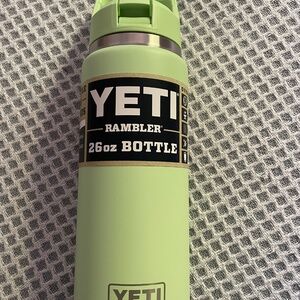 YETI Rambler 26oz Straw cap LIME